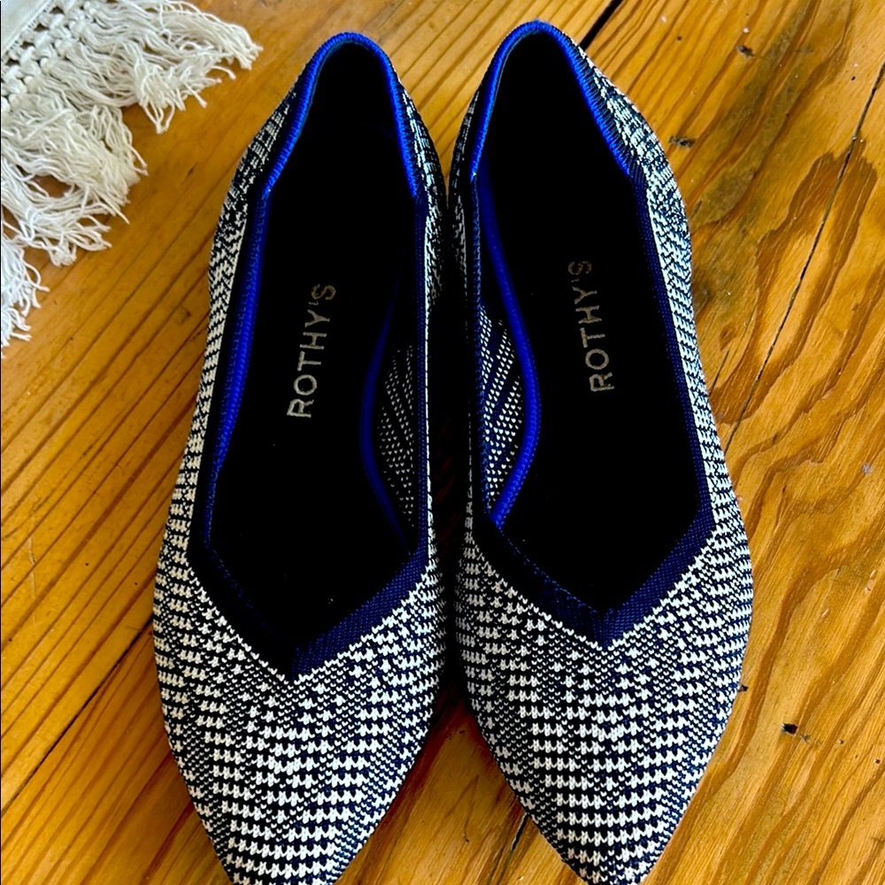 Rothy’s Navy and White Point size 8